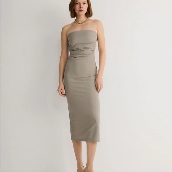 PrettyLittleThing Strapless Taupe Neutral Minimalist Midi Dress - Picture 2 of 4